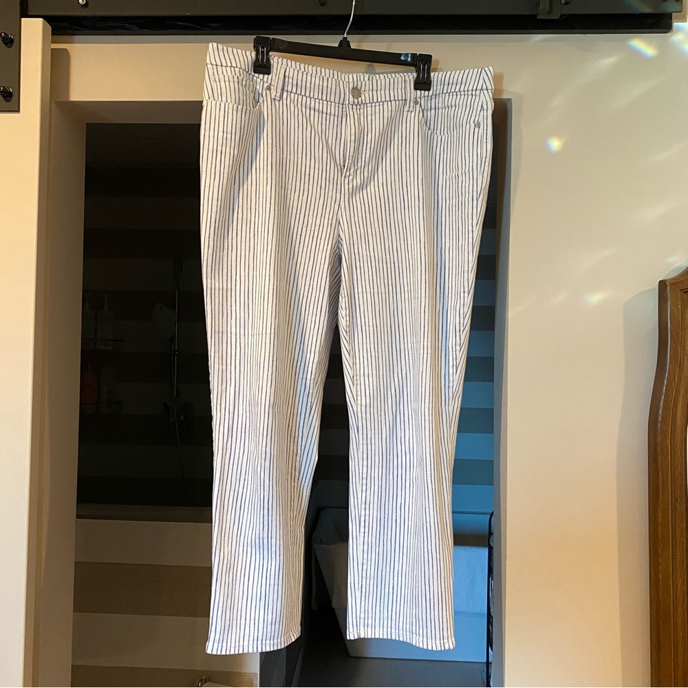 The “so slimming girlfriend crop” by Chico’s. Size 3 which I think is a size “L”